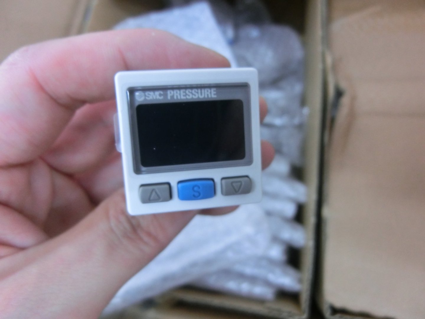 日本SMC气动数显正压表ISE30A-01-N-L带线2mm气动数显正压表