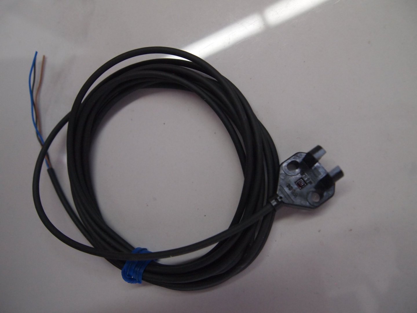 日本OMRON欧姆龙EE-SX871P 2M光电开关