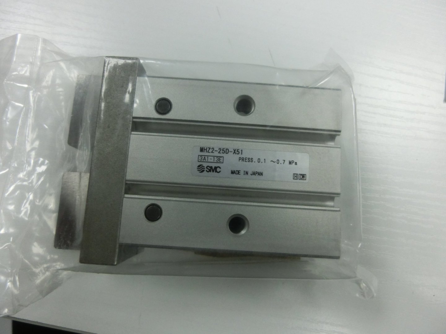 日本SMC气爪MHZ2-25D-X51